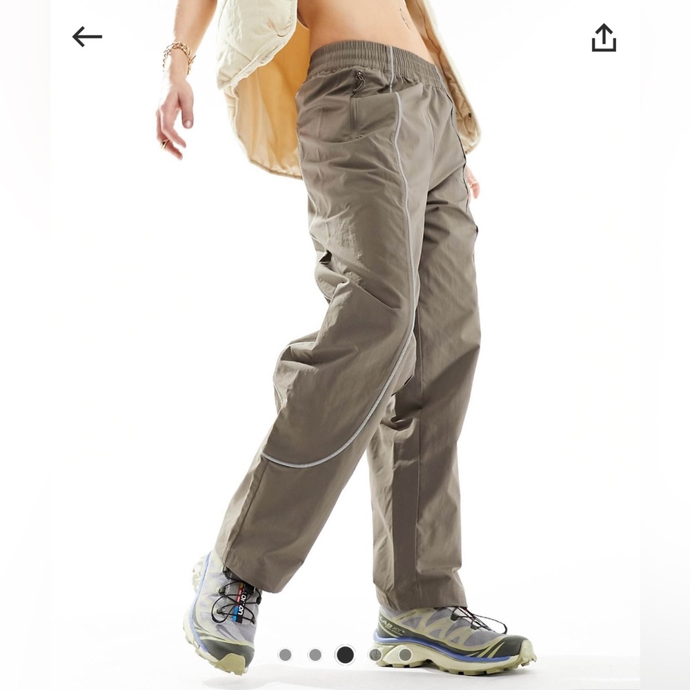 The North Face Tek Piping wind pants in brown